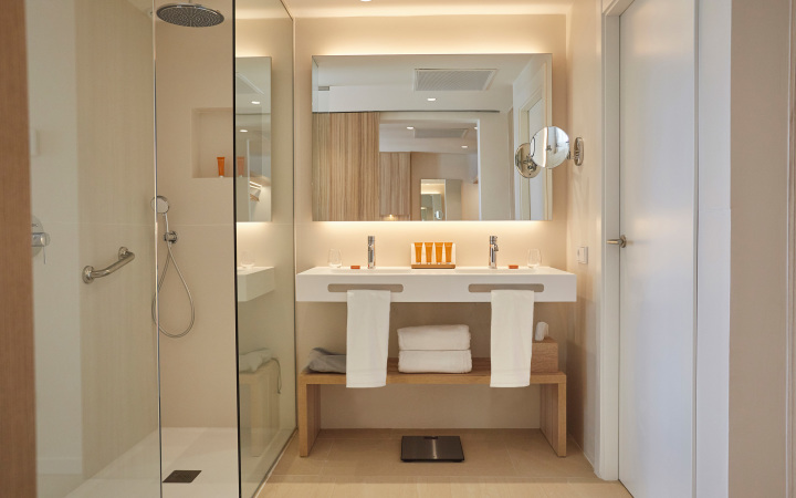 standard-doppelzimmer Hab-Suite-bathroom.jpg
