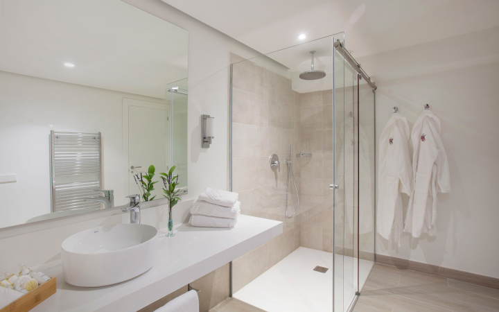 Superior double rooms Hab-banyo-1.jpg